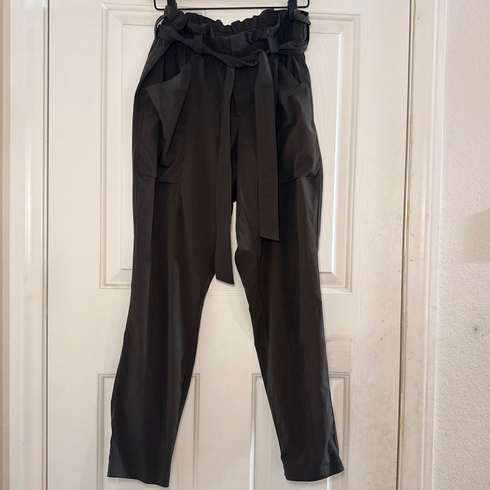 Athleta women's Skyline Paperbag Pants Olive Green High Rise Tapered Belted 10
